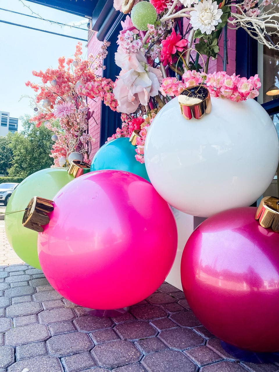 White Holiball®: 18"