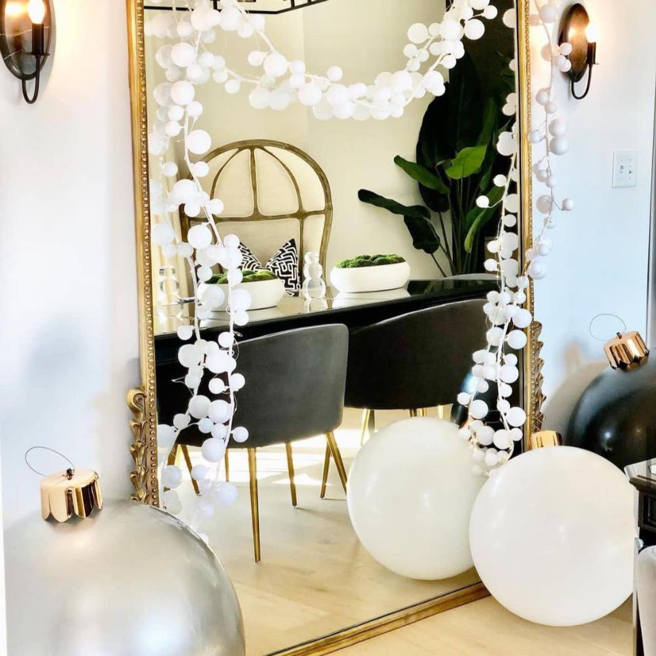 White Holiball®: 18"
