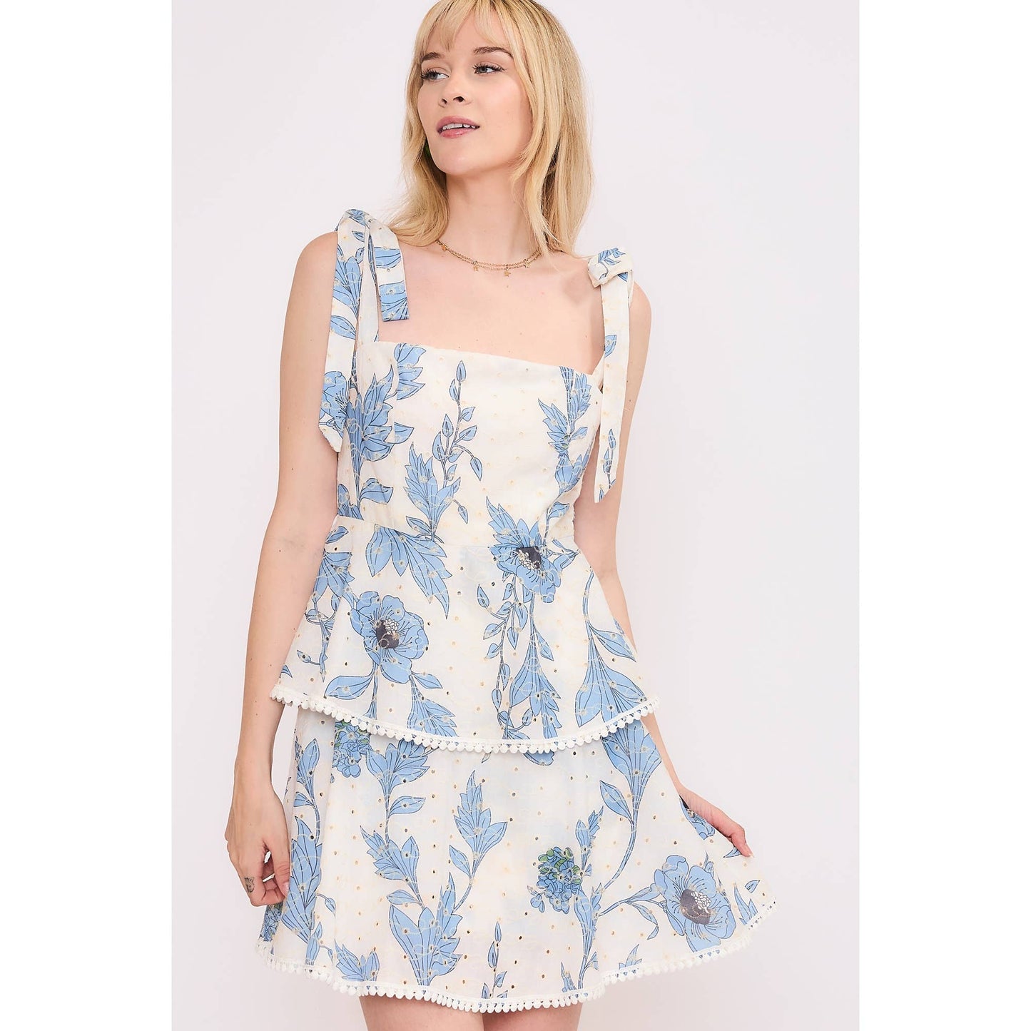 LOVELY PRINT EYELET TIERED MINI DRESS: Pink Mix / S-M-L(2-2-2)