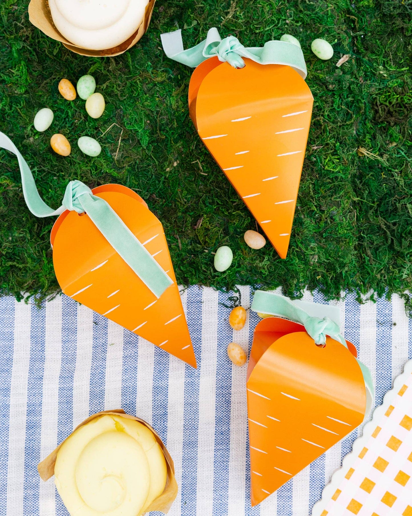 CRT1208 - Carrot Shaped Treat Boxes - 6 ct