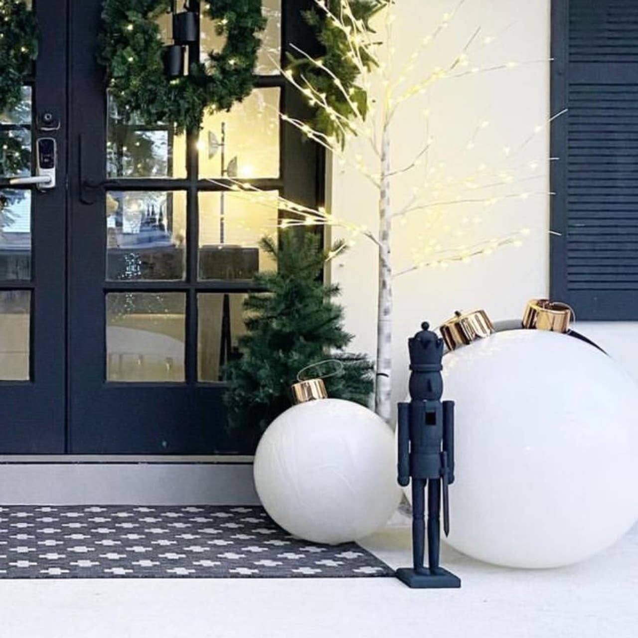White Holiball®: 18"