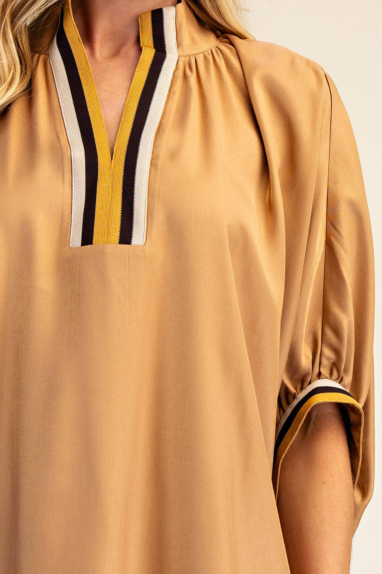 V-Neck Band Oversize Shirts: Camel / S