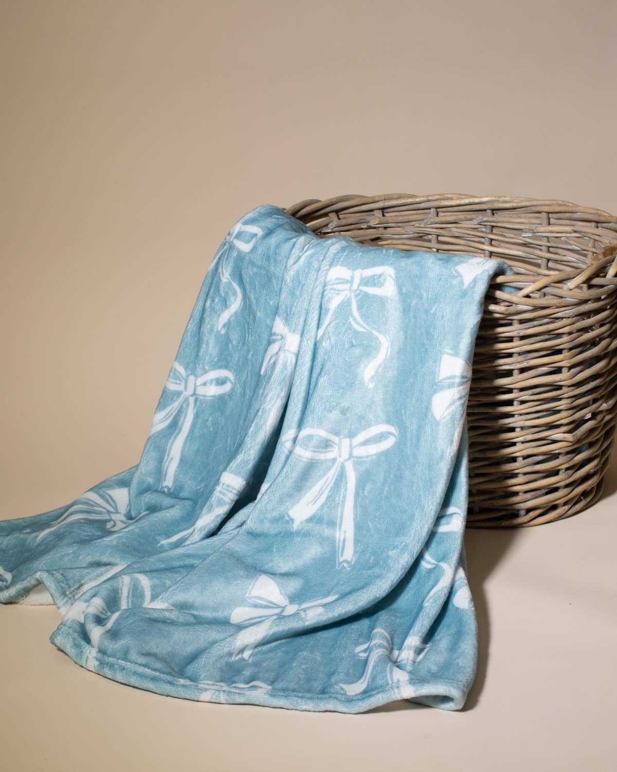 Hannah Bow Throw   Light Blue   50x60